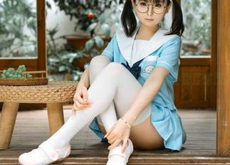 细数幼水铃衣的定制作品，美脚美到让我直愣愣。