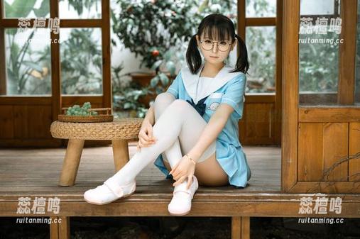 细数幼水铃衣的定制作品，美脚美到让我直愣愣。