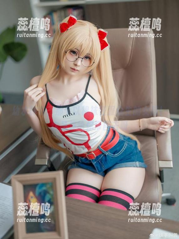 幼水铃衣，那个以棉袜征服众生的女孩！作品集给你带回去呀