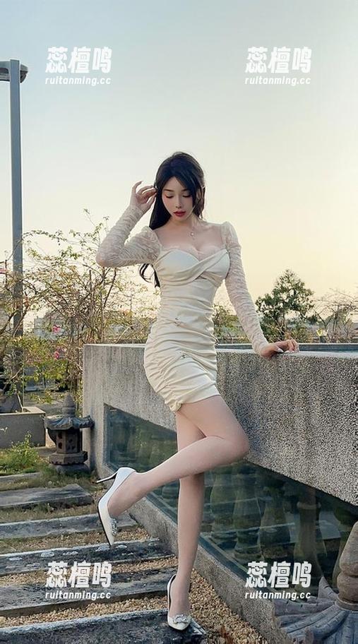 微密圈 - 徐莉芝Booty的美腿无处不在，图包里藏着的精彩，原图简直让人移不开眼！