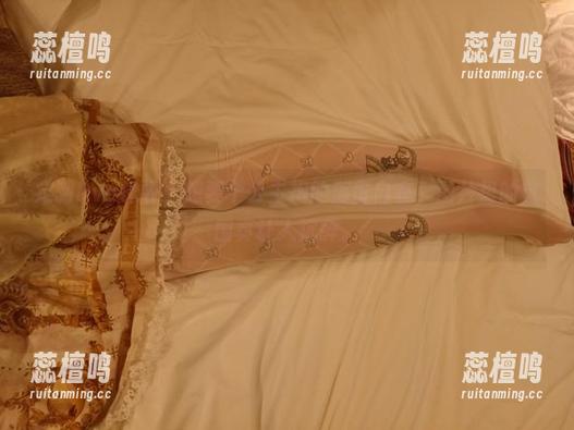 定制Dva泳衣，想要个公主抱的那份自在，图片里的氛围真让人沉醉。