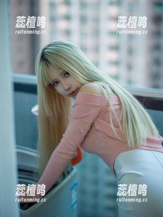 如果抱走莫子是游泳馆的守护神，那这组竞技泳衣写真合集简直是特效！