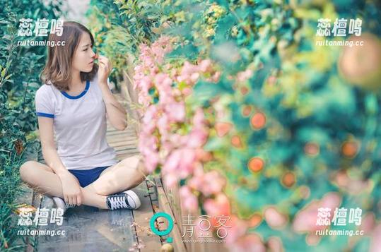 推女神 - 白衬衫&思淇Sukiii：在美图里悄悄传递的那些微妙暧昧。