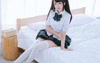 当你见到日奈娇的长腿图包，会直接自责为何自己的腿那么短