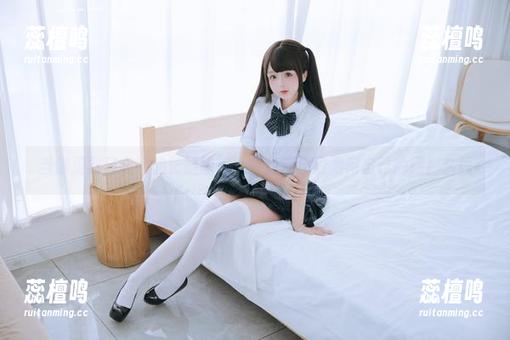 当你见到日奈娇的长腿图包，会直接自责为何自己的腿那么短
