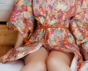 果团网 – 我的网盘又被莫雅淇的粉色写真占领，果然是不可抗拒的诱惑。