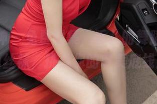 梦丝女神 – 免费图集，乔儿的舞蹈服和黑色丝袜，挑战你的审美底线！