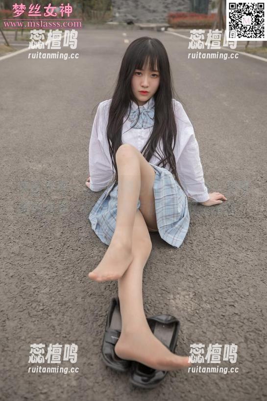 梦丝女神 - 原来短裙也能如此灵动！灵唯图包合集，你敢说没有被她的双腿抓住？