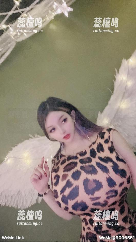 微密圈 - 穿着定制牛仔裤，梦露veronica在写真中悄悄释放了俏皮气息。