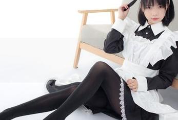 森萝财团 – 小香，天台上的JK灰丝美少女，原图里的一抹色调让我瞧着眼熟。