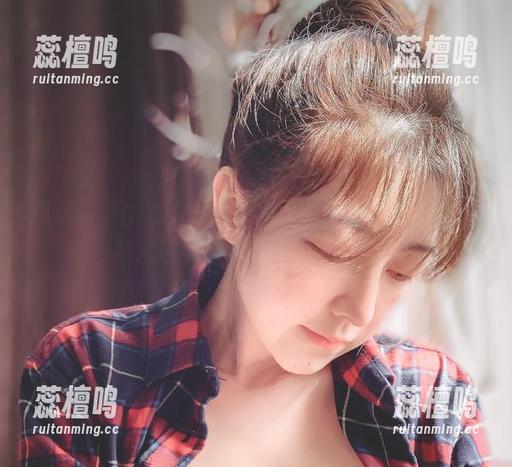 每次樱晚gigi更新高跟鞋写真集，我都在想，她到底哪个地方买这么多鞋？