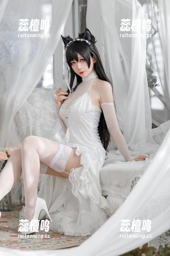 看！樱落酱w穿上爱宕新春旗袍，简直成了福利写真界的黑马！