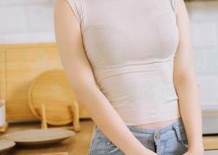看！汪知子的女仆套图，分享她如何优雅地摆脱拖地的命运！