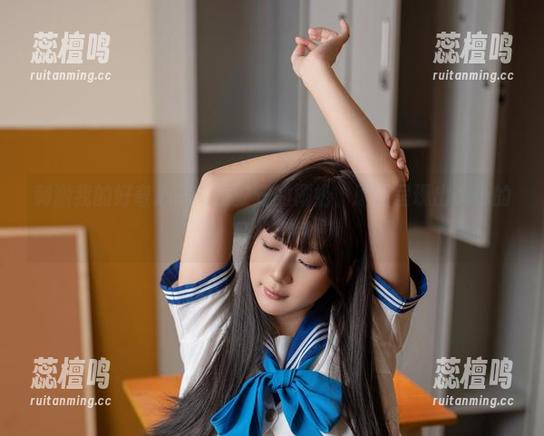 刺激我的好奇心——浅安安的椰奶，原图呈现出cos的轻松感。