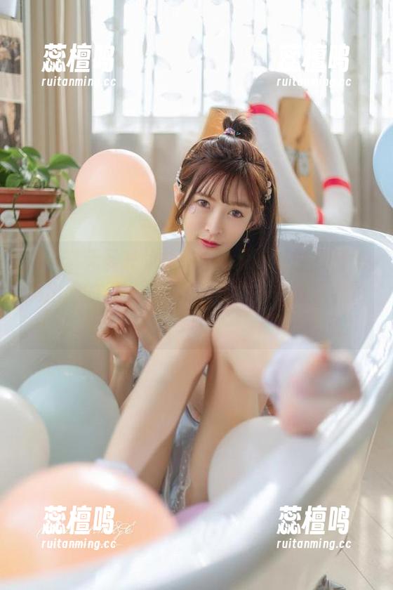 这一套无圣光的抹胸浴缸照，看的我都想亮出我的“浴”技了，王羽杉这才是本色村！
