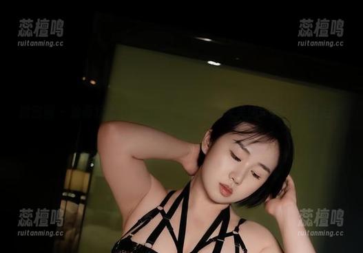 微密圈 - 油亮状态下的瑜瑾u，你还不来美图一把，下载后偷偷收藏呀！