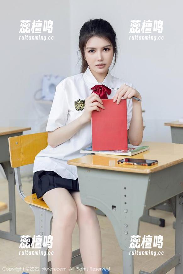 秀人网 - 瘦瘦小小的Jennifer小若，私拍写真里徜徉于少女的似梦似幻。