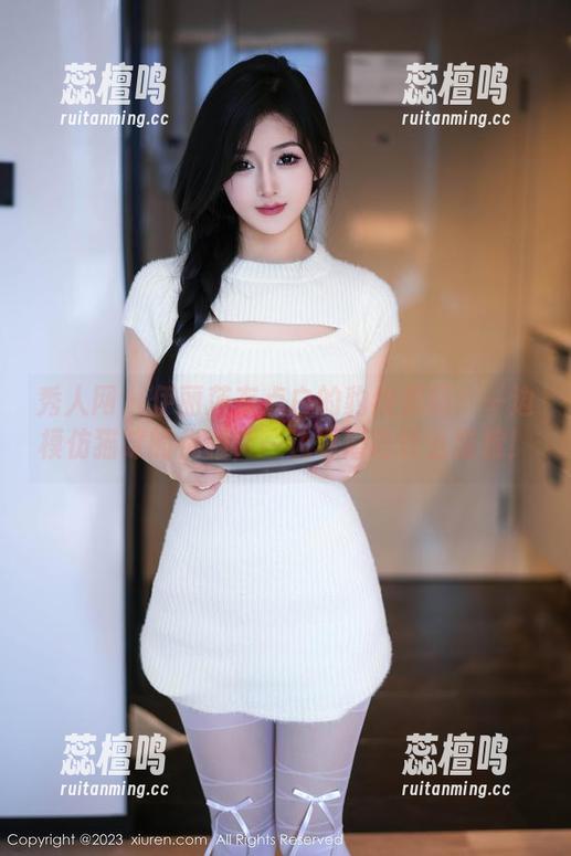 秀人网-伊丽莎有点白 秀人网 - 伊丽莎有点白的豹纹美图:一边模仿猫咪的优雅,一边琢磨吃什么猫粮!