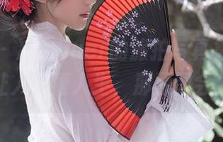 秀人网 – 冷月yuer的旅拍写真集：风景好得让人怀疑人生，那原图会怎样？