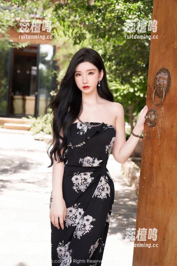 秀人网-周慕汐baby 秀人网 - 职业装与周慕汐baby,下载到手机里等于提升我的职业素养?