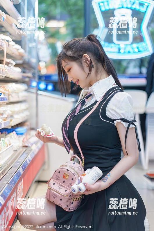 秀人网 - 全集放送：大琪琪Emily与她的丝袜情缘