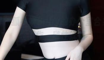 秀人网 – 狐小妖Baby的办公室合集：随性工作，随性妩媚