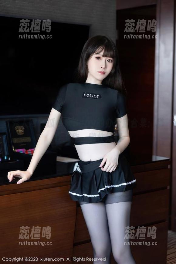 秀人网-狐小妖Baby 秀人网 - 狐小妖Baby的办公室合集:随性工作,随性妩媚