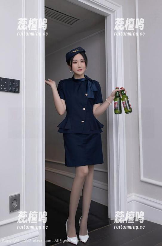 秀人网 - 在白甜的瑜伽分享中：骨头和自信都得了“婉转”感