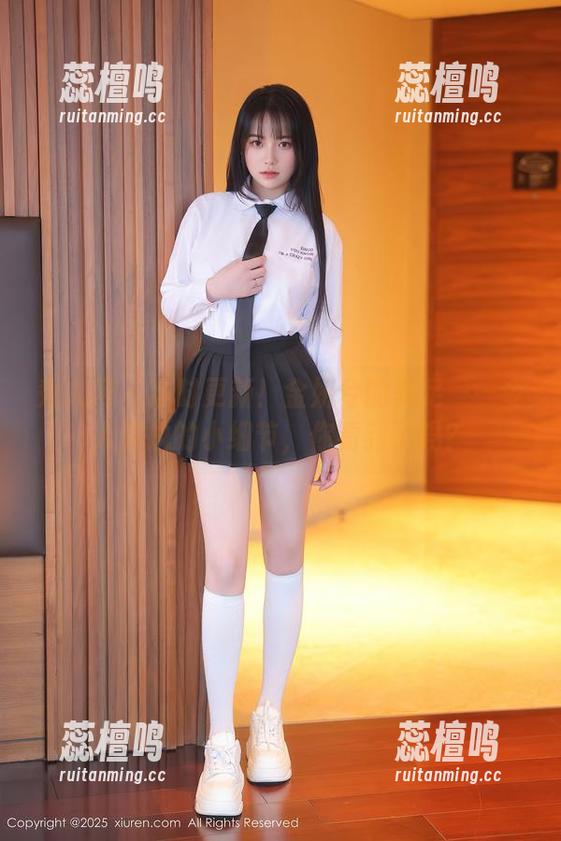 秀人网 - 准时更新！金妍兮的美足——令人偏执的小细节，你看到了吗？