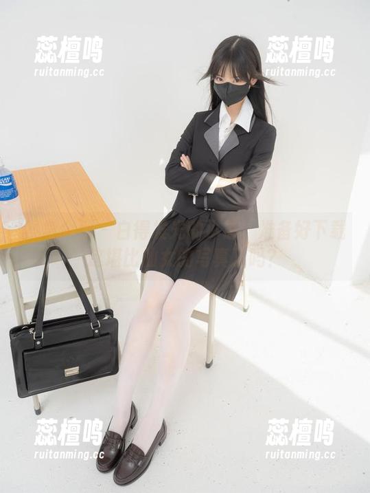 紧急企划 - 白得发光的小恩：准备好下载这堪比仙女的写真了吗？