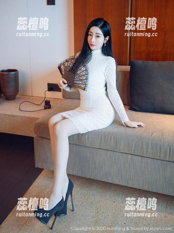 花漾show - 免费图片总是让人眼前一亮，赵惟依coco的JK风格居然还带点俏皮，真有趣！