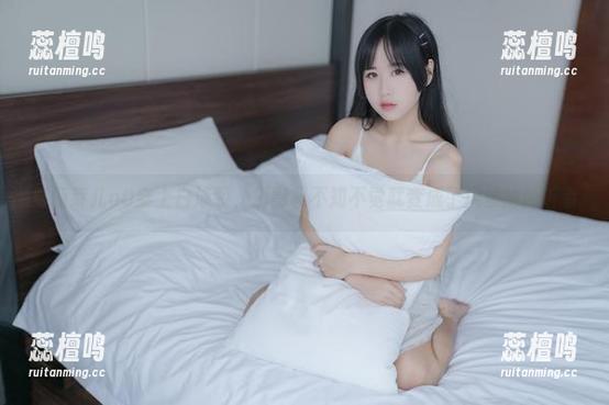 当萌芽儿o0穿上白泳装，摄影机不知不觉就变成了风景的倾听者