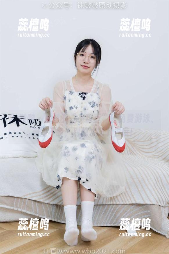 袜啵啵 - 水里有“小甜豆”！免费游泳、美图不断，别把水喝下去哦！