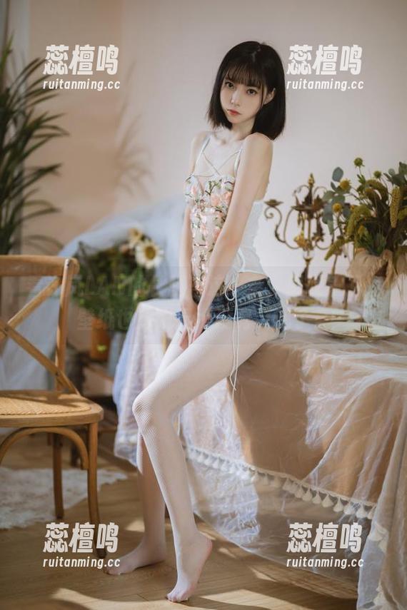 看许岚LAN的长腿写这一条，感叹一下，壁纸也愈发显得没有灵魂了。