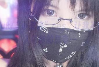 逐月Su的“小恶魔”cos，让我不自觉陷入奇妙的思考…