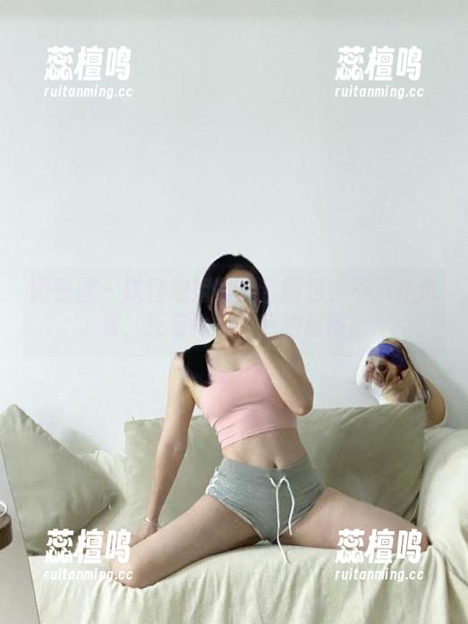 铁锤姐姐 微密圈 - 铁锤姐姐的天台图包:不只是风景,还有她不经意的俏皮。