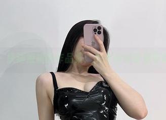 微密圈 – 铁锤姐姐的作品集：女孩在纸箱里等你发现！