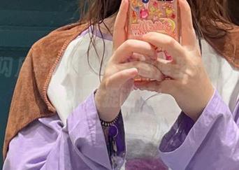 看！闪月半的喵少女在图库里开派对了，快来捉迷藏！