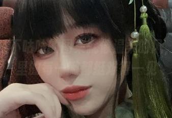 阿九从不咕咕的图集就像温柔的风，私拍里的每一撇都挺难得一见