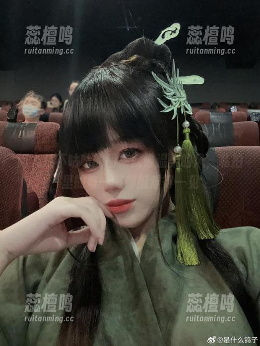 阿九从不咕咕的图集就像温柔的风，私拍里的每一撇都挺难得一见