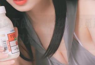 陌陌咕咕咕下的定制婚纱：寻觅那张图，时光也要低头。