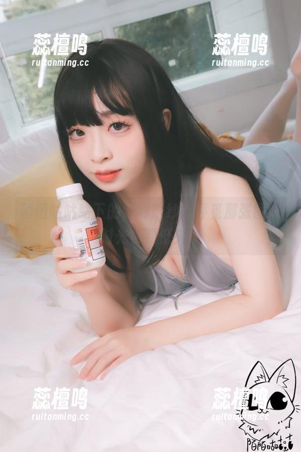 陌陌咕咕咕下的定制婚纱：寻觅那张图，时光也要低头。