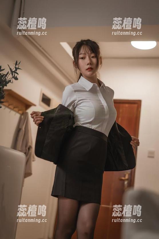 最新小露乱撞：当香草喵露露想跟瑜伽服一样肆意飞舞！