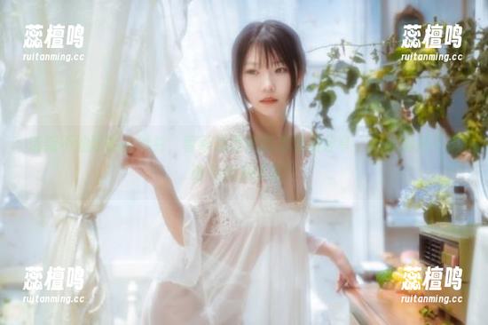 清新不油腻的白衬衫，香草喵露露随后原图分享，不知道是不是该买件来试试？