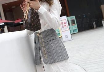 魔镜街拍 – 당근!伊人婷婷与包臀灰裙，毫无理由的美图图集，莫名其妙的想引荐给朋友。