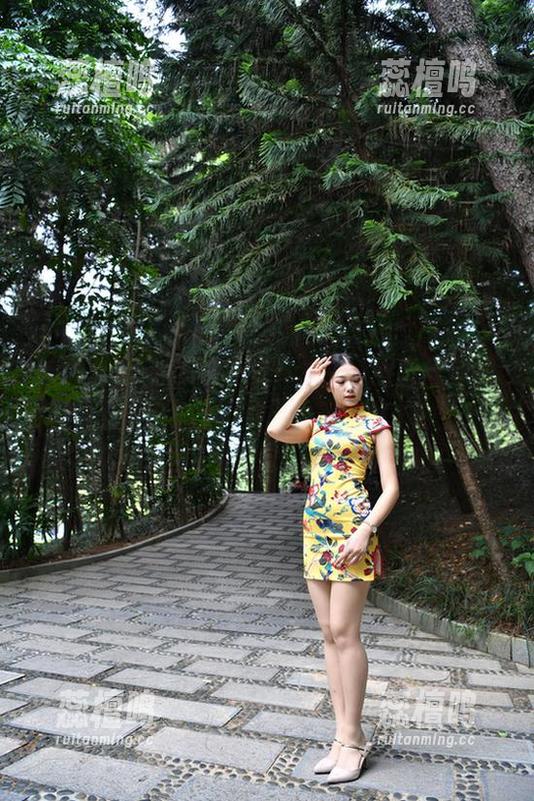 魔镜街拍 - 寒风呼啸中，婷婷的肉丝美图如约而至，快点击下载吧！