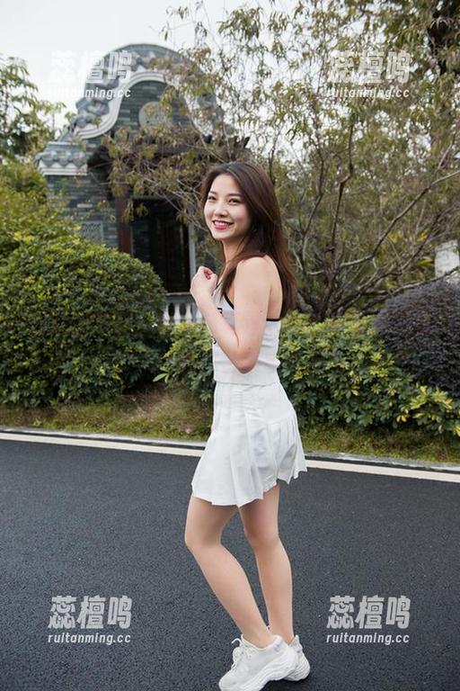 那双脚亮了，肉丝袜真没话说！魔镜街拍微胖美女高清合集震撼登场